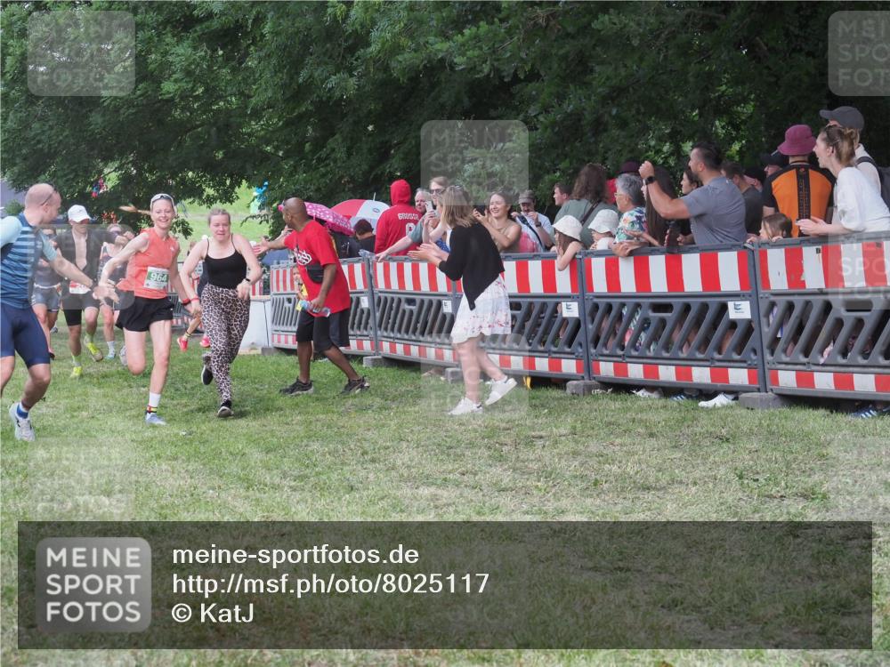 21.06.2025 - 27. Vierlanden-Triathlon KatJ http://msf.ph/oto/8025117 15.06.2025 13:27:45 Ziel 26, 169, 686, 964, 1058, 1059, 1060 meine-sportfotos.de