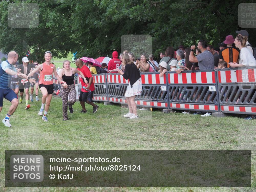 21.06.2025 - 27. Vierlanden-Triathlon KatJ http://msf.ph/oto/8025124 15.06.2025 13:27:45 Ziel 26, 169, 686, 964, 1058, 1059, 1060 meine-sportfotos.de