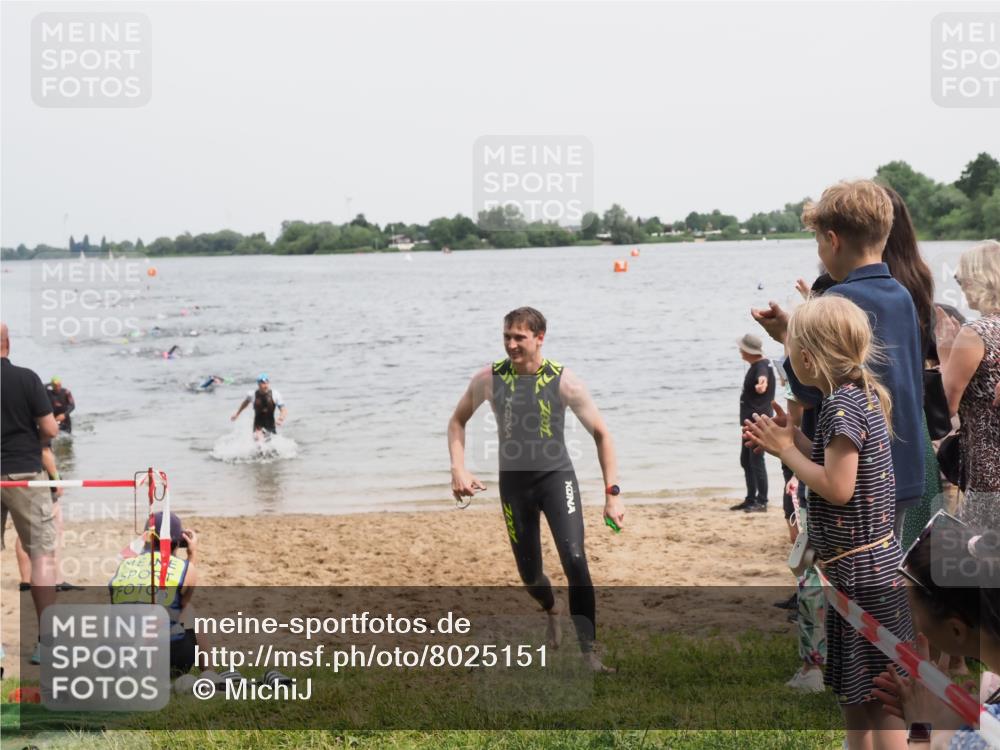 21.06.2025 - 27. Vierlanden-Triathlon MichiJ http://msf.ph/oto/8025151 15.06.2026 10:56:13 Schwimmen 702, 716, 730 meine-sportfotos.de