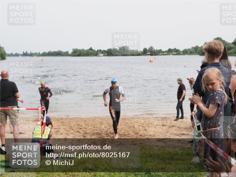 21.06.2025 - 27. Vierlanden-Triathlon MichiJ http://msf.ph/oto/8025167 15.06.2026 10:56:19 Schwimmen 702, 716, 730 meine-sportfotos.de