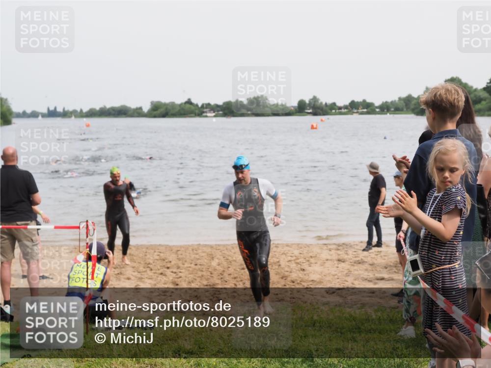 21.06.2025 - 27. Vierlanden-Triathlon MichiJ http://msf.ph/oto/8025189 15.06.2026 10:56:20 Schwimmen 702, 716, 730 meine-sportfotos.de