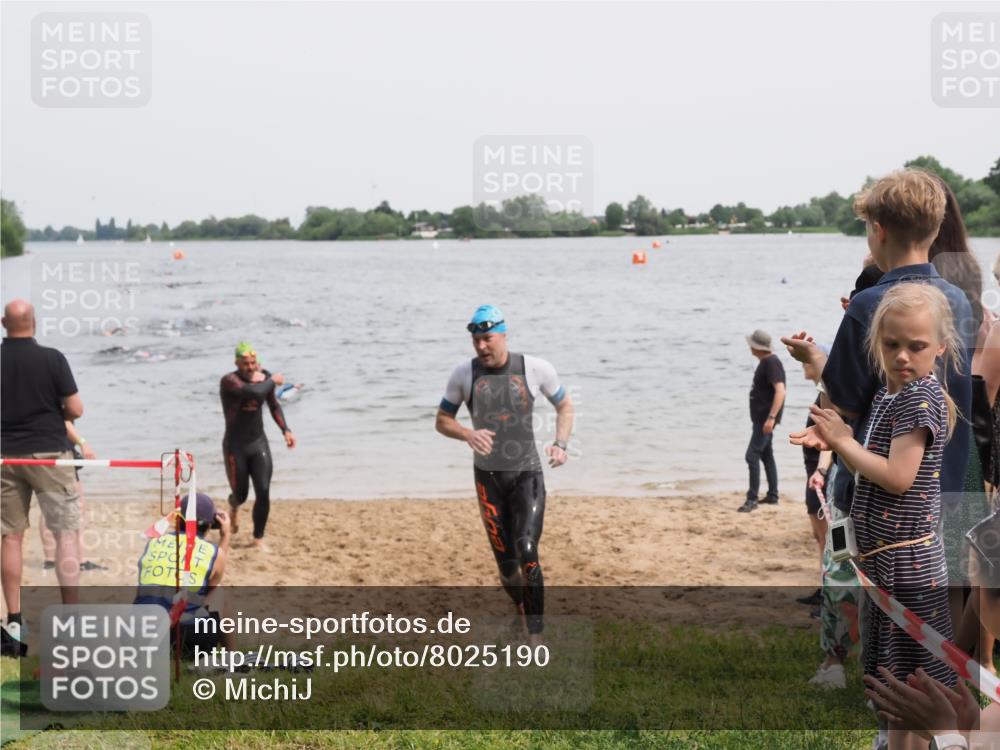 21.06.2025 - 27. Vierlanden-Triathlon MichiJ http://msf.ph/oto/8025190 15.06.2026 10:56:20 Schwimmen 702, 716, 730 meine-sportfotos.de