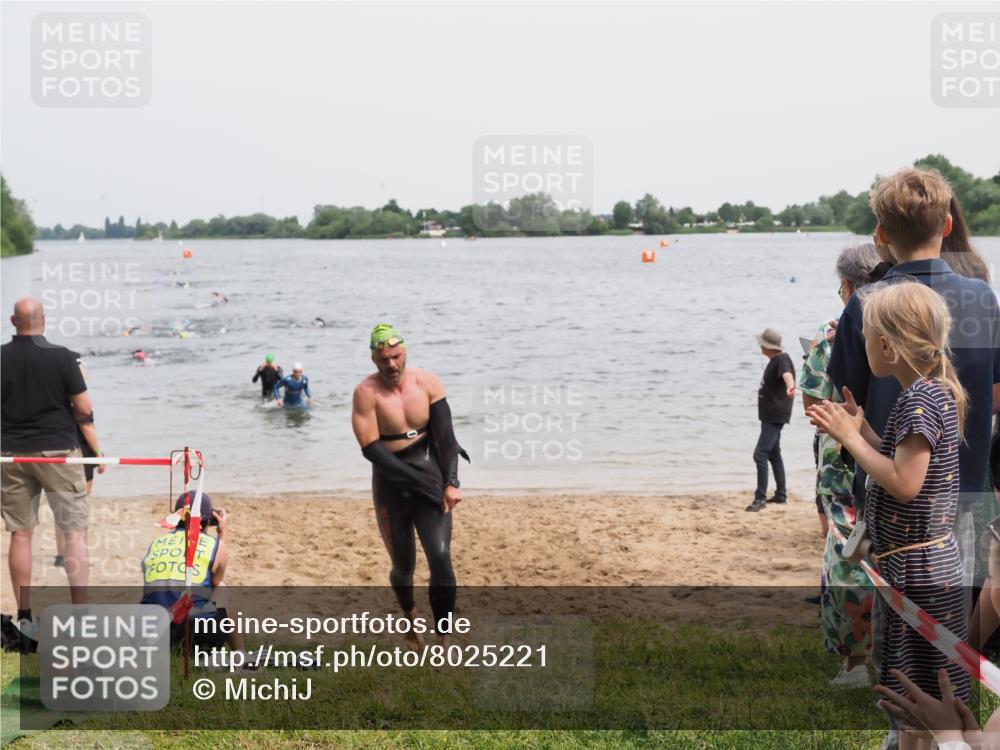 21.06.2025 - 27. Vierlanden-Triathlon MichiJ http://msf.ph/oto/8025221 15.06.2026 10:56:22 Schwimmen 716, 730, 771 meine-sportfotos.de