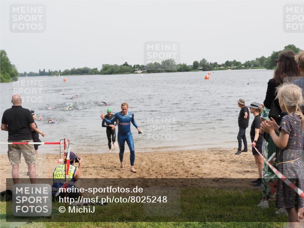 21.06.2025 - 27. Vierlanden-Triathlon MichiJ http://msf.ph/oto/8025248 15.06.2026 10:56:29 Schwimmen 764, 771 meine-sportfotos.de