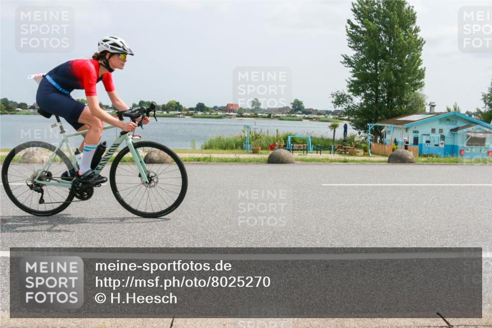 21.06.2025 - 27. Vierlanden-Triathlon H.Heesch http://msf.ph/oto/8025270 15.06.2025 12:06:13 Radfahren 205, 676, 890 meine-sportfotos.de