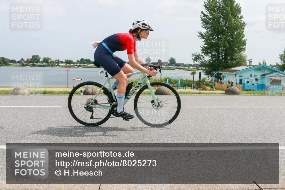 21.06.2025 - 27. Vierlanden-Triathlon H.Heesch http://msf.ph/oto/8025273 15.06.2025 12:06:13 Radfahren 205, 676, 890 meine-sportfotos.de