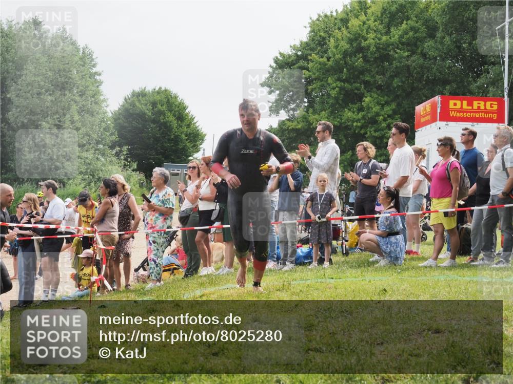 15.06.2025 - 27. Vierlanden-Triathlon KatJ http://msf.ph/oto/8025280 15.06.2025 10:58:30 Schwimmen 643, 710, 732, 741 meine-sportfotos.de