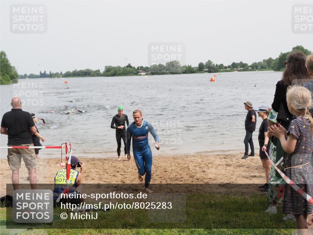 21.06.2025 - 27. Vierlanden-Triathlon MichiJ http://msf.ph/oto/8025283 15.06.2026 10:56:30 Schwimmen 764, 771 meine-sportfotos.de