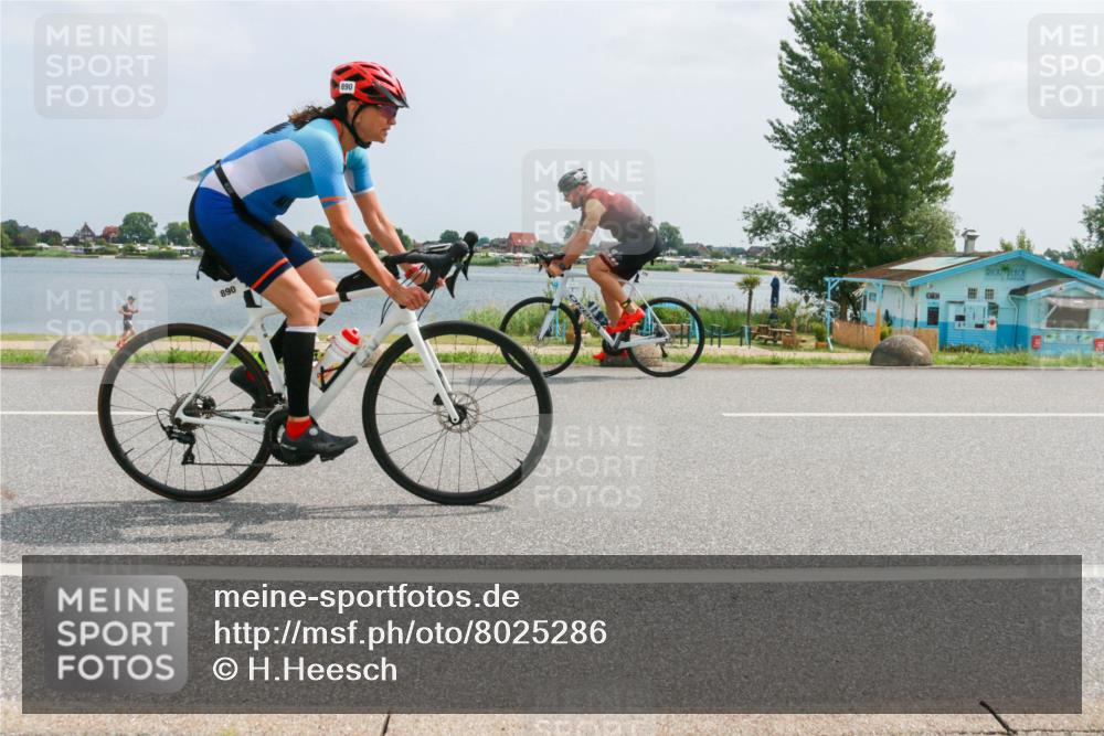 21.06.2025 - 27. Vierlanden-Triathlon H.Heesch http://msf.ph/oto/8025286 15.06.2025 12:06:16 Radfahren 205, 770, 890, 914 meine-sportfotos.de