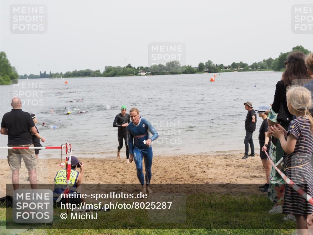 21.06.2025 - 27. Vierlanden-Triathlon MichiJ http://msf.ph/oto/8025287 15.06.2026 10:56:30 Schwimmen 764, 771 meine-sportfotos.de