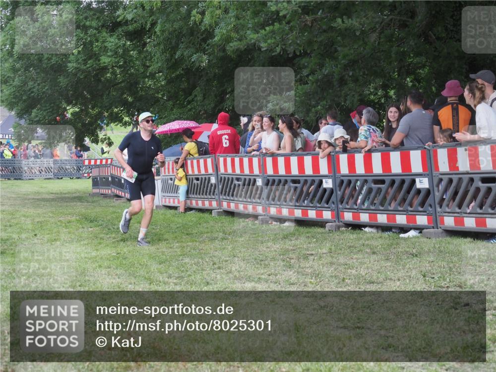 21.06.2025 - 27. Vierlanden-Triathlon KatJ http://msf.ph/oto/8025301 15.06.2025 13:27:52 Ziel 686 meine-sportfotos.de