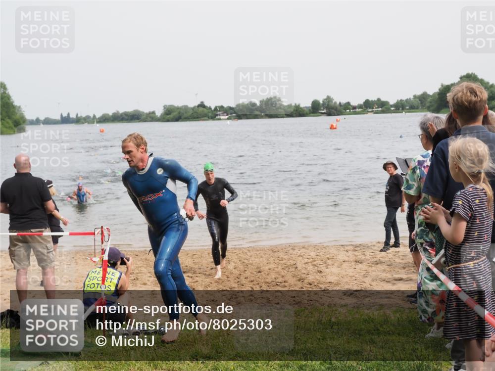 21.06.2025 - 27. Vierlanden-Triathlon MichiJ http://msf.ph/oto/8025303 15.06.2026 10:56:31 Schwimmen 764, 771 meine-sportfotos.de