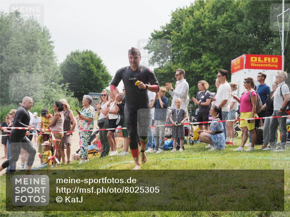 15.06.2025 - 27. Vierlanden-Triathlon KatJ http://msf.ph/oto/8025305 15.06.2025 10:58:30 Schwimmen 643, 710, 732, 741 meine-sportfotos.de