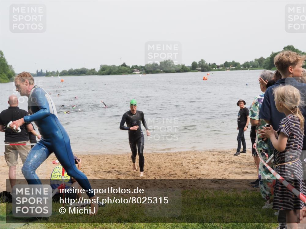 21.06.2025 - 27. Vierlanden-Triathlon MichiJ http://msf.ph/oto/8025315 15.06.2026 10:56:31 Schwimmen 764, 771 meine-sportfotos.de