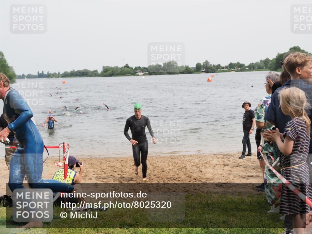 21.06.2025 - 27. Vierlanden-Triathlon MichiJ http://msf.ph/oto/8025320 15.06.2026 10:56:32 Schwimmen 685, 764, 771 meine-sportfotos.de
