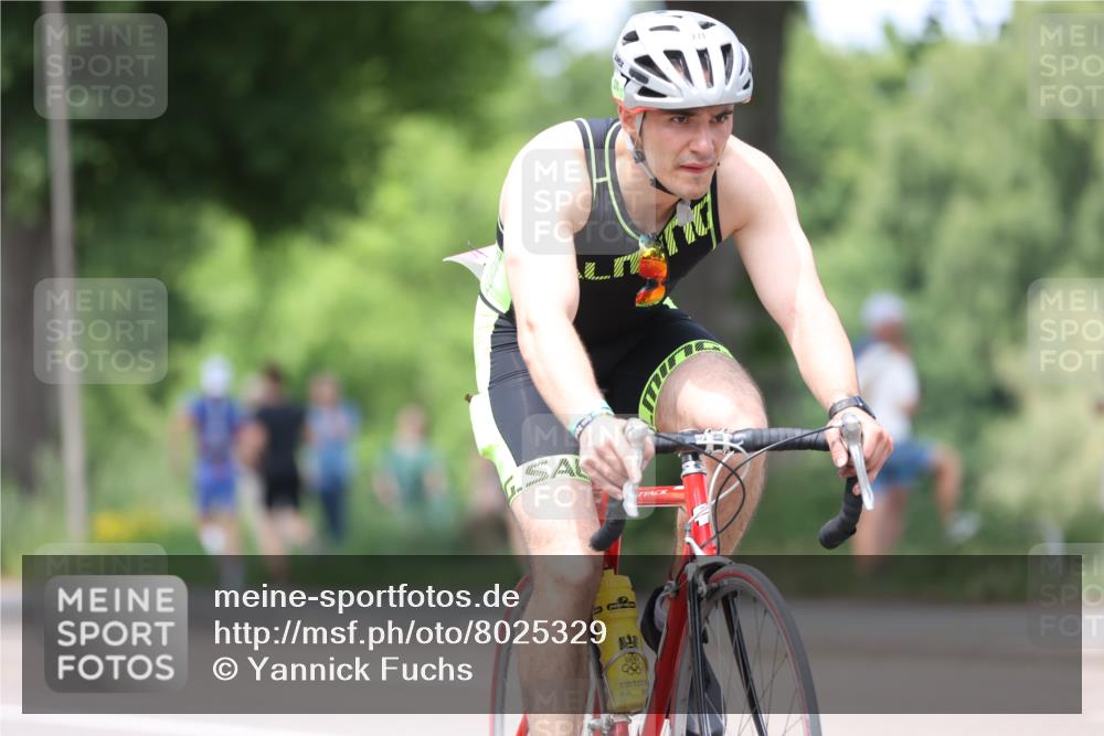 15.06.2025 - 7 Türme Triathlon Yannick Fuchs http://msf.ph/oto/8025329 15.06.2025 13:39:26 Radfahren 271 meine-sportfotos.de