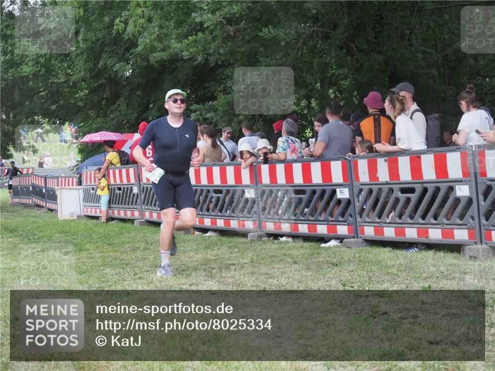 21.06.2025 - 27. Vierlanden-Triathlon KatJ http://msf.ph/oto/8025334 15.06.2025 13:27:53 Ziel 686 meine-sportfotos.de