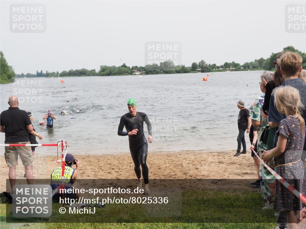 21.06.2025 - 27. Vierlanden-Triathlon MichiJ http://msf.ph/oto/8025336 15.06.2026 10:56:32 Schwimmen 685, 764, 771 meine-sportfotos.de