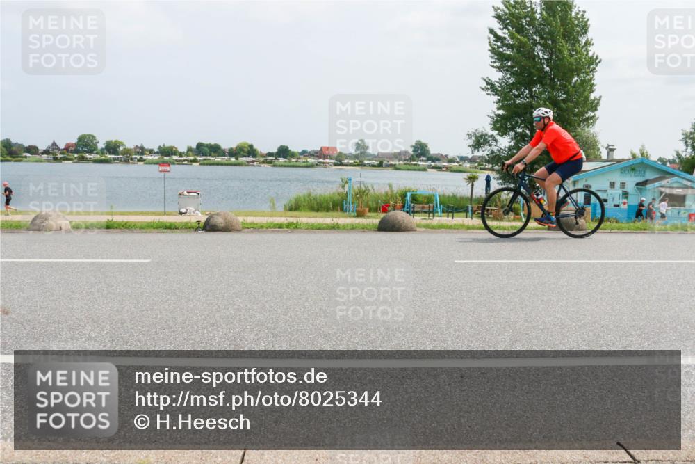 21.06.2025 - 27. Vierlanden-Triathlon H.Heesch http://msf.ph/oto/8025344 15.06.2025 12:06:46 Radfahren 713, 852 meine-sportfotos.de