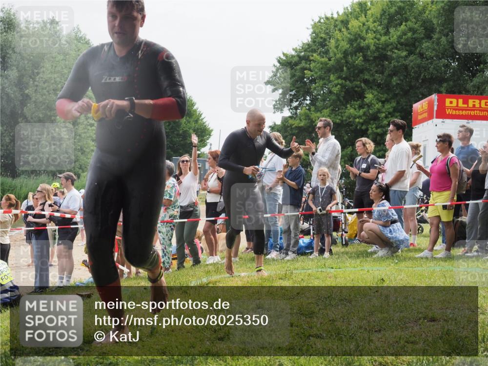15.06.2025 - 27. Vierlanden-Triathlon KatJ http://msf.ph/oto/8025350 15.06.2025 10:58:31 Schwimmen 643, 710, 732, 741 meine-sportfotos.de