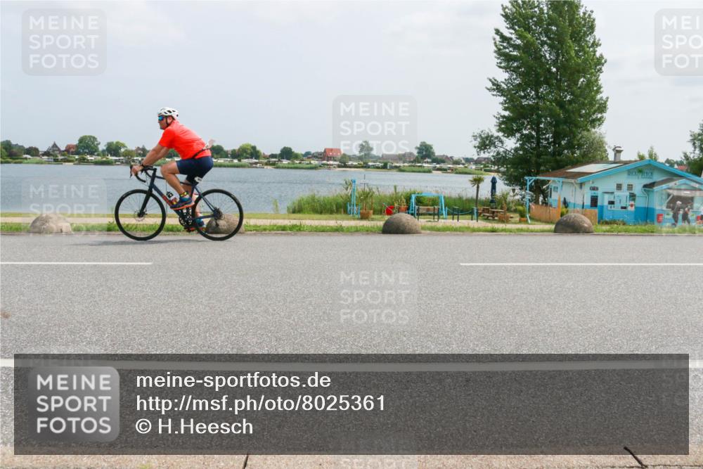 21.06.2025 - 27. Vierlanden-Triathlon H.Heesch http://msf.ph/oto/8025361 15.06.2025 12:06:47 Radfahren 713, 852 meine-sportfotos.de