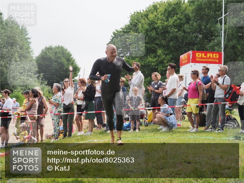 15.06.2025 - 27. Vierlanden-Triathlon KatJ http://msf.ph/oto/8025363 15.06.2025 10:58:32 Schwimmen 643, 710, 732, 741 meine-sportfotos.de
