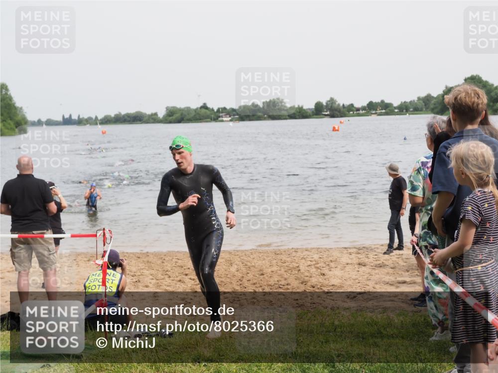 21.06.2025 - 27. Vierlanden-Triathlon MichiJ http://msf.ph/oto/8025366 15.06.2026 10:56:33 Schwimmen 685, 764, 771 meine-sportfotos.de
