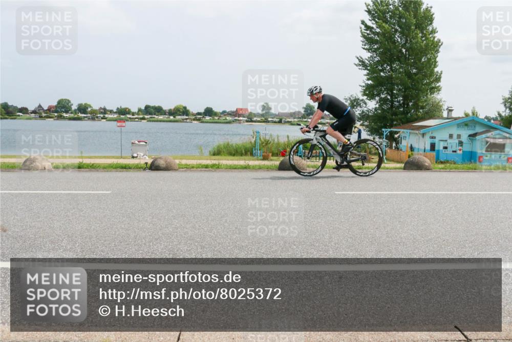 21.06.2025 - 27. Vierlanden-Triathlon H.Heesch http://msf.ph/oto/8025372 15.06.2025 12:06:50 Radfahren 825, 852, 959 meine-sportfotos.de