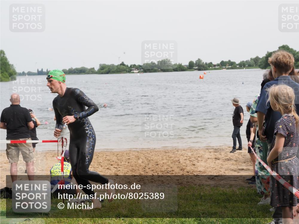 21.06.2025 - 27. Vierlanden-Triathlon MichiJ http://msf.ph/oto/8025389 15.06.2026 10:56:33 Schwimmen 685, 764, 771 meine-sportfotos.de