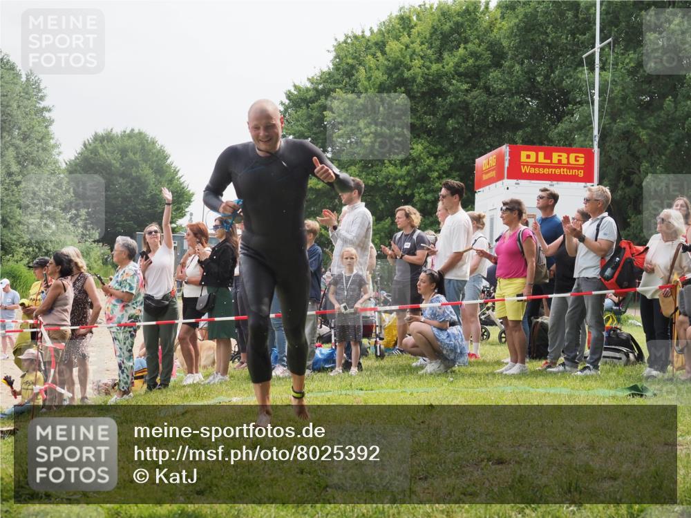 15.06.2025 - 27. Vierlanden-Triathlon KatJ http://msf.ph/oto/8025392 15.06.2025 10:58:32 Schwimmen 643, 710, 732, 741 meine-sportfotos.de