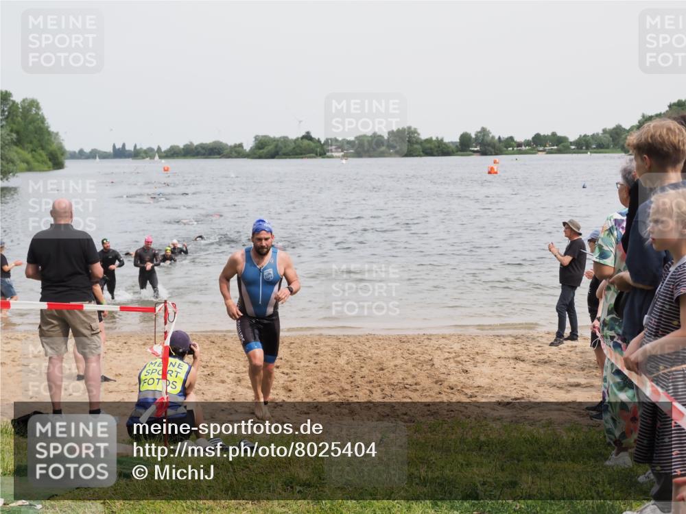 21.06.2025 - 27. Vierlanden-Triathlon MichiJ http://msf.ph/oto/8025404 15.06.2026 10:56:41 Schwimmen 642, 685, 691 meine-sportfotos.de