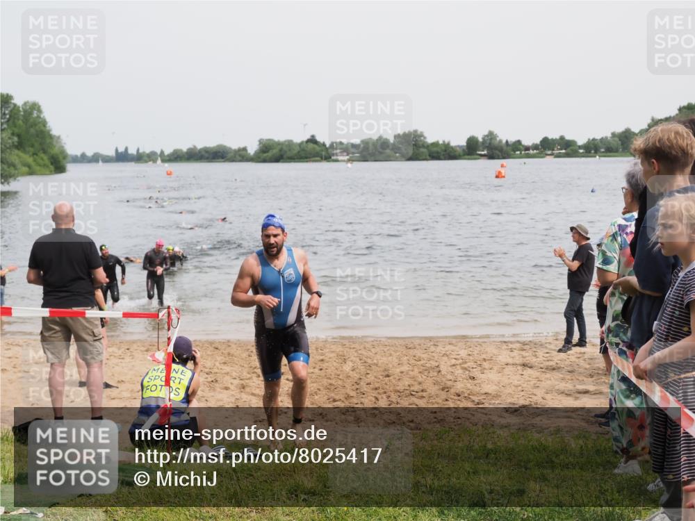 21.06.2025 - 27. Vierlanden-Triathlon MichiJ http://msf.ph/oto/8025417 15.06.2026 10:56:41 Schwimmen 642, 685, 691 meine-sportfotos.de