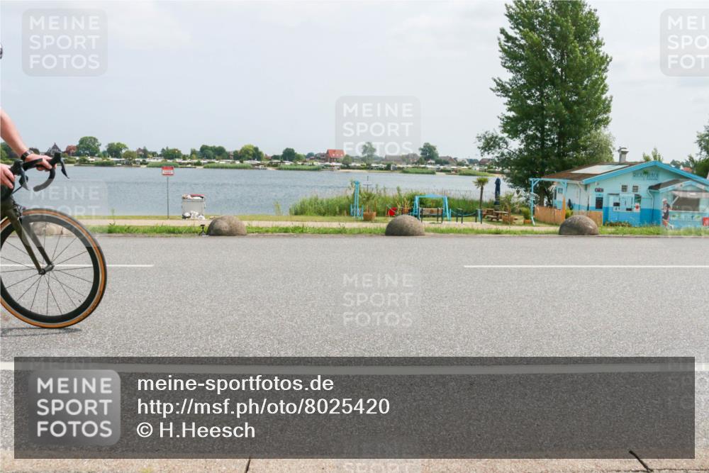 21.06.2025 - 27. Vierlanden-Triathlon H.Heesch http://msf.ph/oto/8025420 15.06.2025 12:06:55 Radfahren 718, 825, 879, 950, 959 meine-sportfotos.de