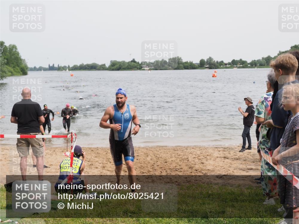 21.06.2025 - 27. Vierlanden-Triathlon MichiJ http://msf.ph/oto/8025421 15.06.2026 10:56:41 Schwimmen 642, 685, 691 meine-sportfotos.de