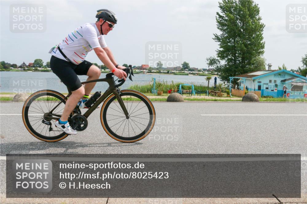 21.06.2025 - 27. Vierlanden-Triathlon H.Heesch http://msf.ph/oto/8025423 15.06.2025 12:06:55 Radfahren 718, 825, 879, 950, 959 meine-sportfotos.de