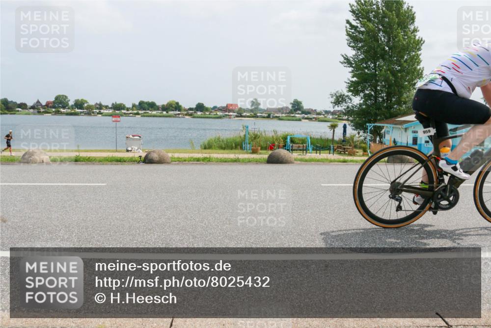 21.06.2025 - 27. Vierlanden-Triathlon H.Heesch http://msf.ph/oto/8025432 15.06.2025 12:06:55 Radfahren 718, 825, 879, 950, 959 meine-sportfotos.de