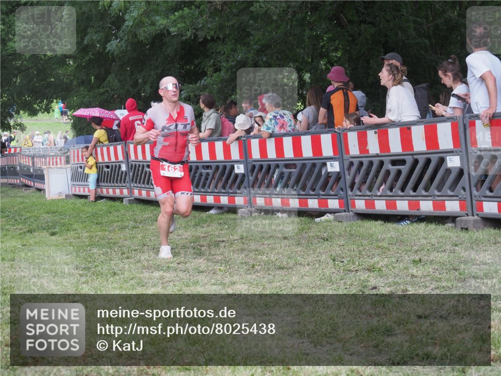 21.06.2025 - 27. Vierlanden-Triathlon KatJ http://msf.ph/oto/8025438 15.06.2025 13:28:09 Ziel 162, 828 meine-sportfotos.de