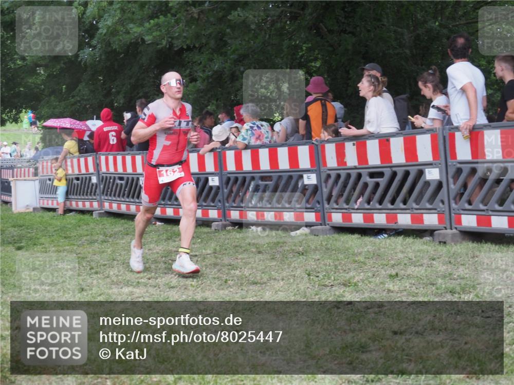 21.06.2025 - 27. Vierlanden-Triathlon KatJ http://msf.ph/oto/8025447 15.06.2025 13:28:09 Ziel 162, 828 meine-sportfotos.de