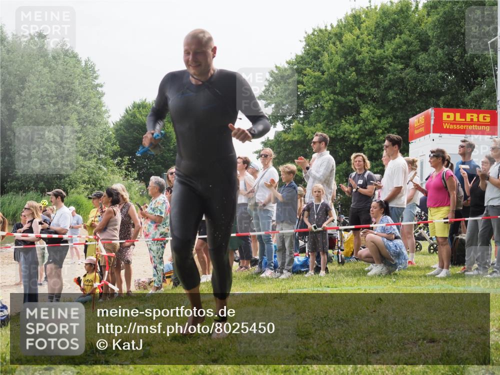 15.06.2025 - 27. Vierlanden-Triathlon KatJ http://msf.ph/oto/8025450 15.06.2025 10:58:33 Schwimmen 643, 710, 732, 741 meine-sportfotos.de