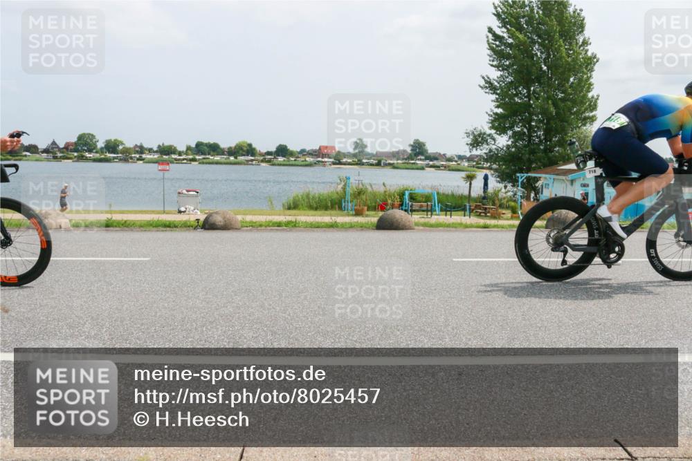 21.06.2025 - 27. Vierlanden-Triathlon H.Heesch http://msf.ph/oto/8025457 15.06.2025 12:06:56 Radfahren 718, 825, 879, 950, 959 meine-sportfotos.de