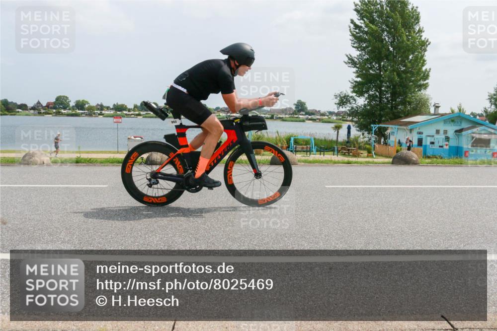 21.06.2025 - 27. Vierlanden-Triathlon H.Heesch http://msf.ph/oto/8025469 15.06.2025 12:06:56 Radfahren 718, 825, 879, 950, 959 meine-sportfotos.de
