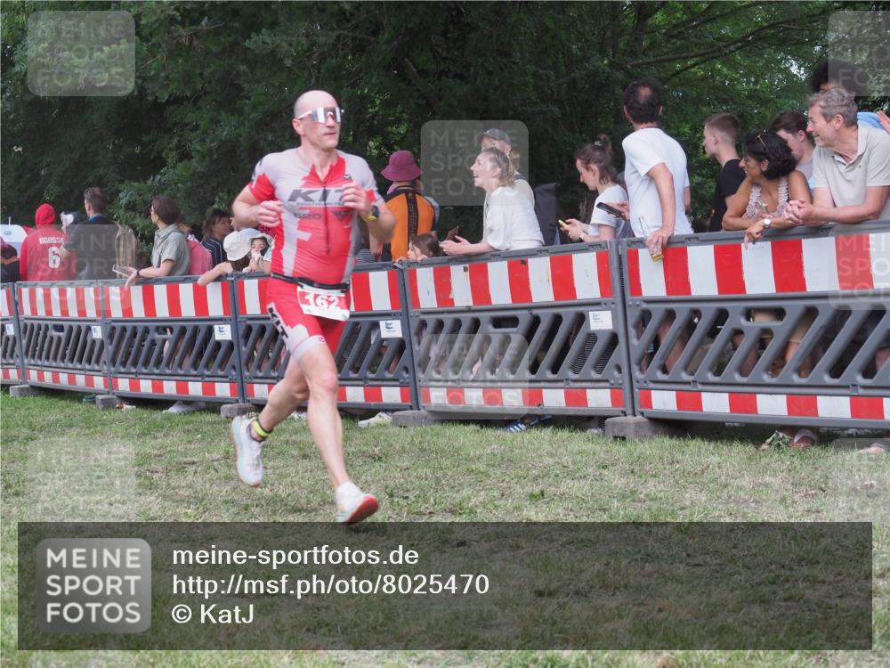 21.06.2025 - 27. Vierlanden-Triathlon KatJ http://msf.ph/oto/8025470 15.06.2025 13:28:09 Ziel 162, 828 meine-sportfotos.de