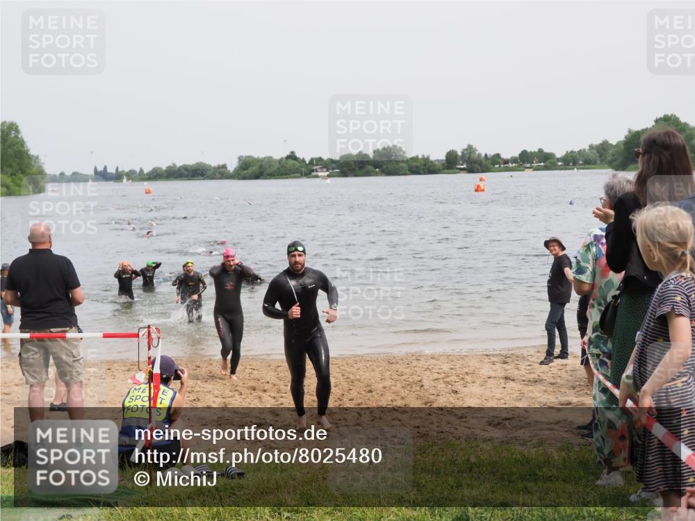 21.06.2025 - 27. Vierlanden-Triathlon MichiJ http://msf.ph/oto/8025480 15.06.2026 10:56:47 Schwimmen 642, 651, 685, 688, 691, 755 meine-sportfotos.de