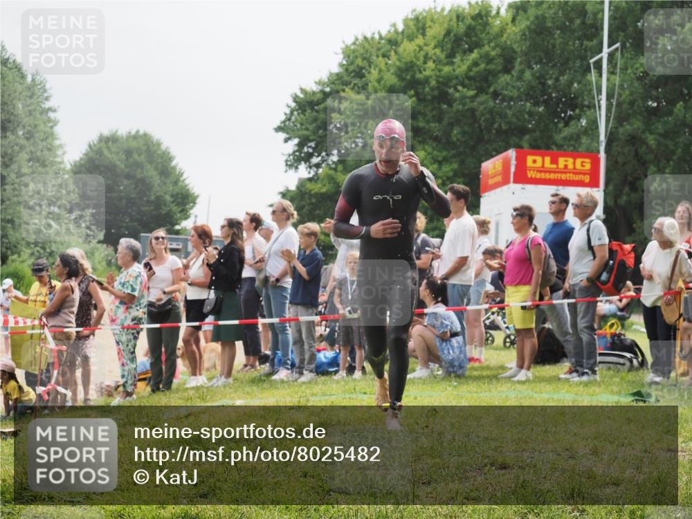 15.06.2025 - 27. Vierlanden-Triathlon KatJ http://msf.ph/oto/8025482 15.06.2025 10:58:36 Schwimmen 636, 643, 667, 732, 741, 747 meine-sportfotos.de