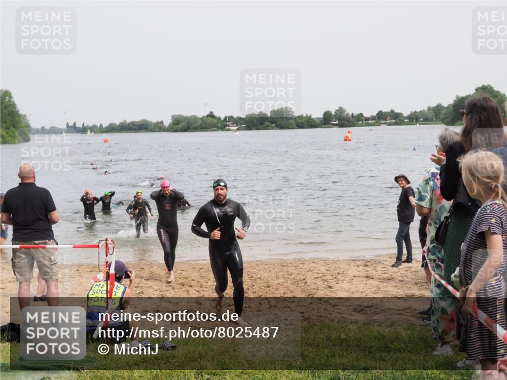 21.06.2025 - 27. Vierlanden-Triathlon MichiJ http://msf.ph/oto/8025487 15.06.2026 10:56:47 Schwimmen 642, 651, 685, 688, 691, 755 meine-sportfotos.de