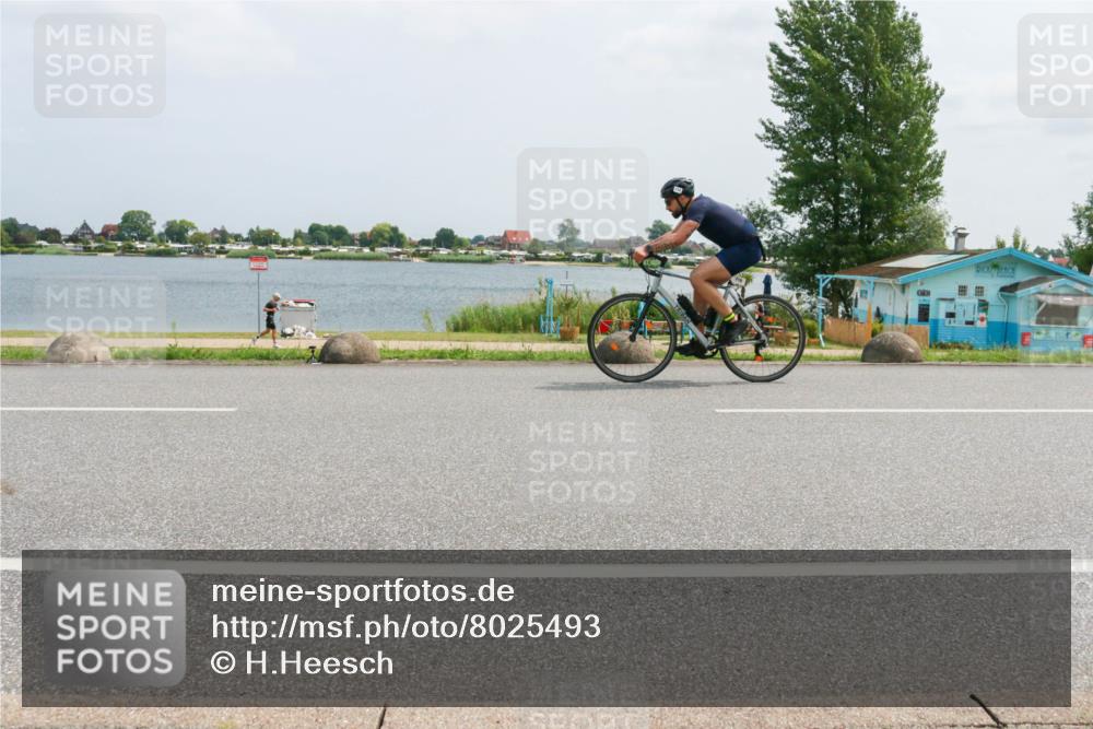 21.06.2025 - 27. Vierlanden-Triathlon H.Heesch http://msf.ph/oto/8025493 15.06.2025 12:06:58 Radfahren 718, 719, 825, 879, 950, 959 meine-sportfotos.de