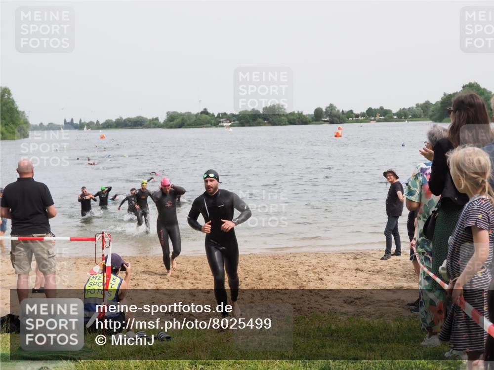 21.06.2025 - 27. Vierlanden-Triathlon MichiJ http://msf.ph/oto/8025499 15.06.2026 10:56:47 Schwimmen 642, 651, 685, 688, 691, 755 meine-sportfotos.de