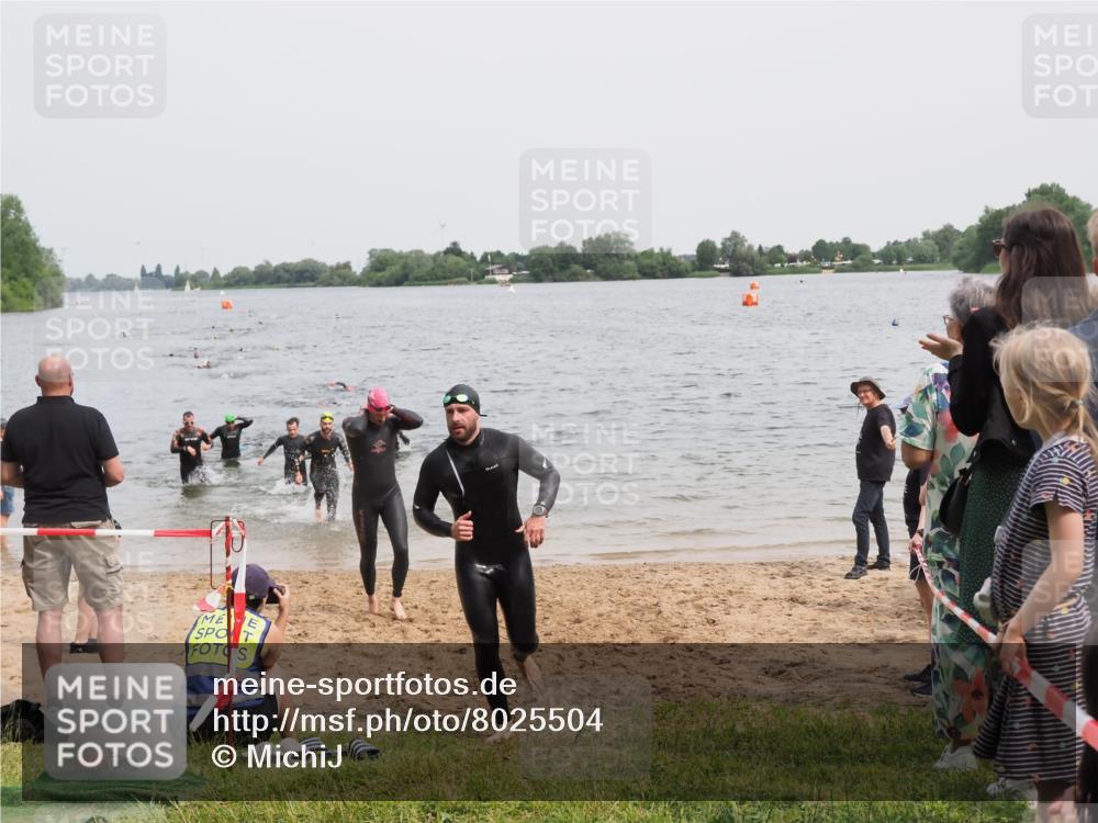 21.06.2025 - 27. Vierlanden-Triathlon MichiJ http://msf.ph/oto/8025504 15.06.2026 10:56:47 Schwimmen 642, 651, 685, 688, 691, 755 meine-sportfotos.de