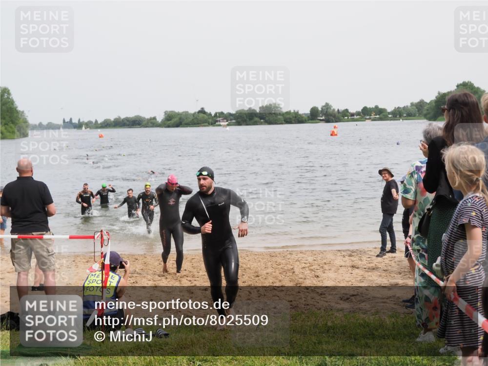 21.06.2025 - 27. Vierlanden-Triathlon MichiJ http://msf.ph/oto/8025509 15.06.2026 10:56:47 Schwimmen 642, 651, 685, 688, 691, 755 meine-sportfotos.de