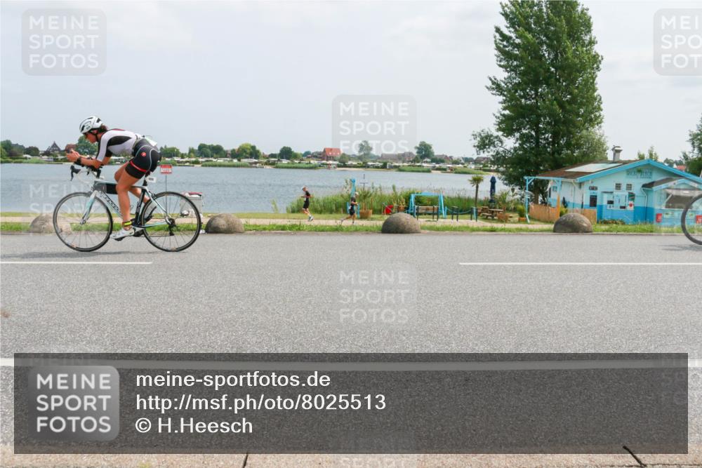 21.06.2025 - 27. Vierlanden-Triathlon H.Heesch http://msf.ph/oto/8025513 15.06.2025 12:07:01 Radfahren 719, 776, 929, 939 meine-sportfotos.de